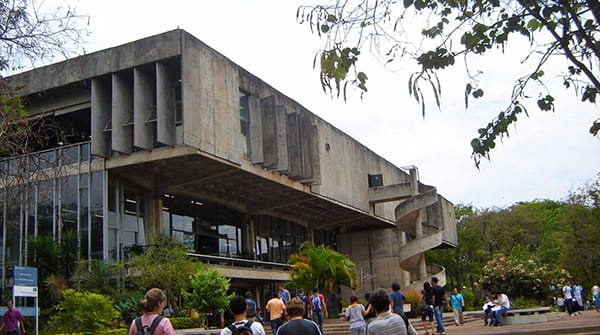  Brasil: Em defesa do ensino e da pesquisa na área humana