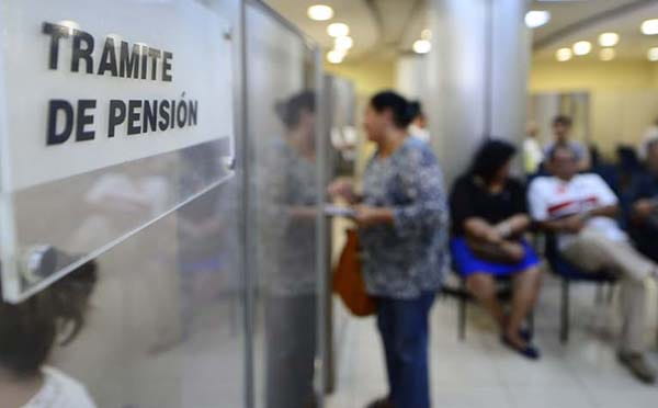  Socializar los costos: Pensiones, deuda pública y captura del Estado en El Salvador