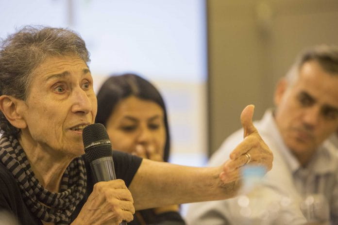  “Presentan libro que analiza la economía desde una perspectiva feminista”