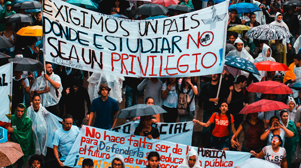  Condena a la violencia contra universitarios en Colombia