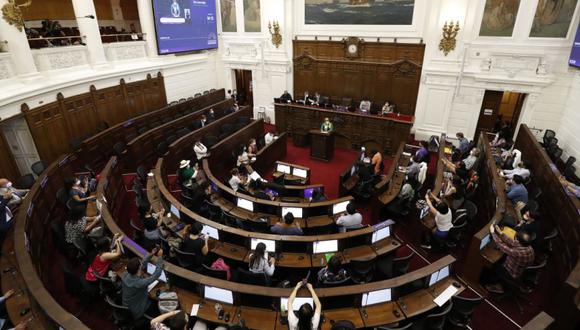  Fuerzas armadas fuera de la Constitución chilena