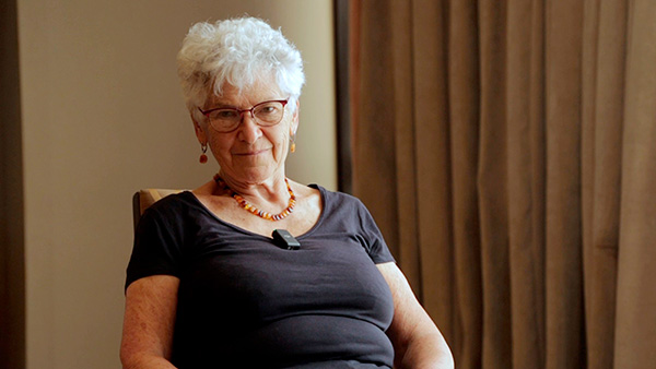  “Descentrar desde una perspectiva feminista”