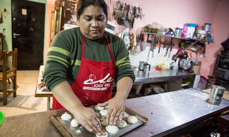  Cocineras comunitarias: triple jornada laboral para alimentar a sus barrios