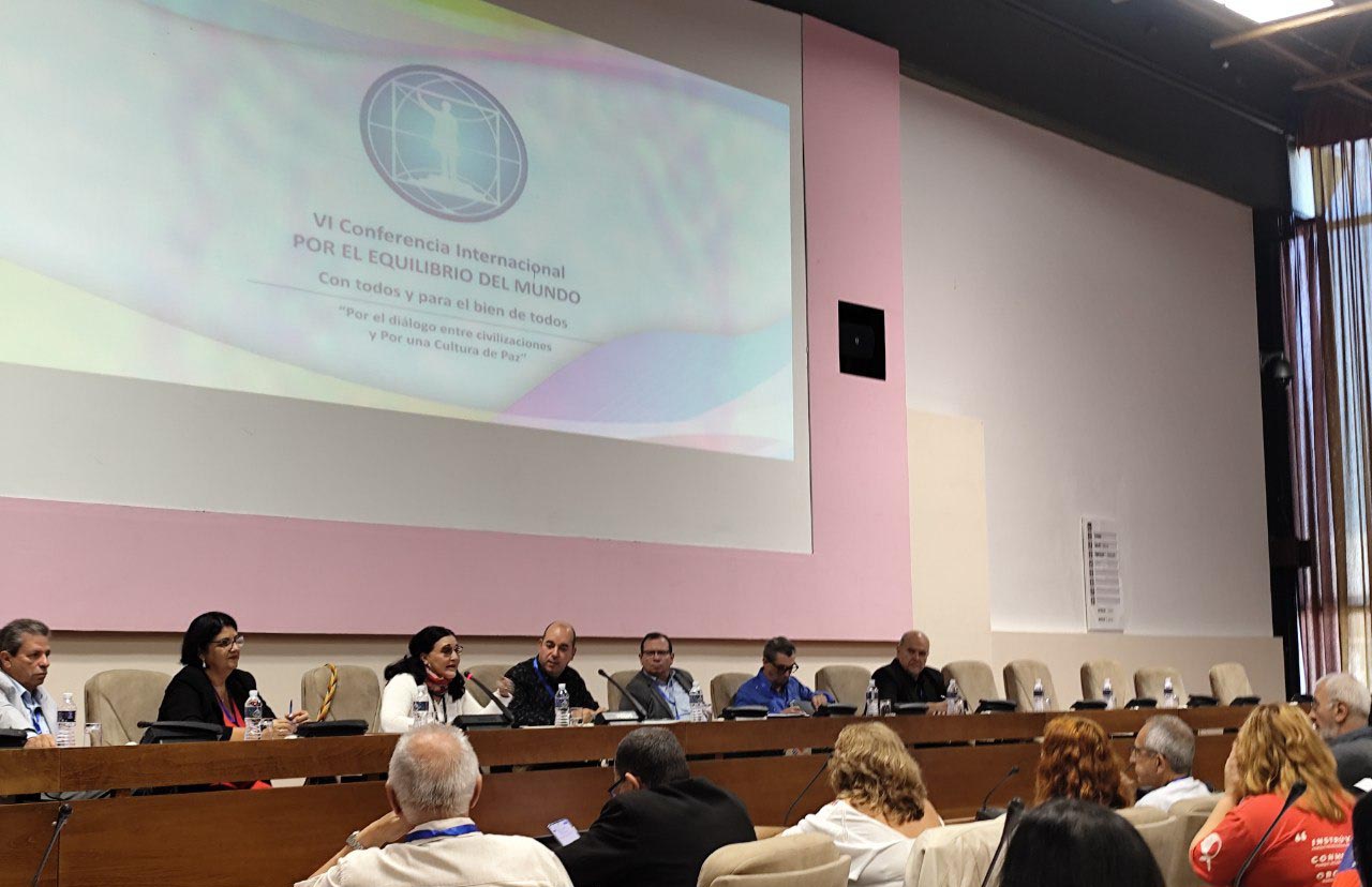  Sesiona en La Habana panel de solidaridad y paz con Cuba