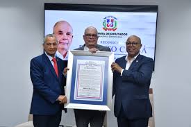  Cámara de Diputados reconoce trayectoria del historiador Roberto Cassá