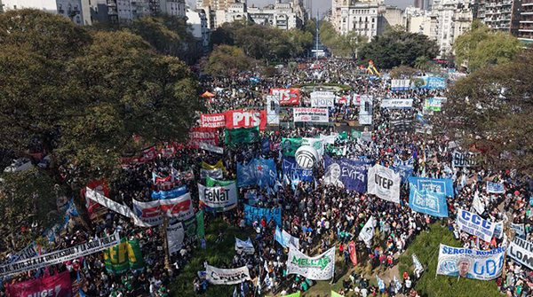  Argentina movilizada en defensa de la educación y la salud